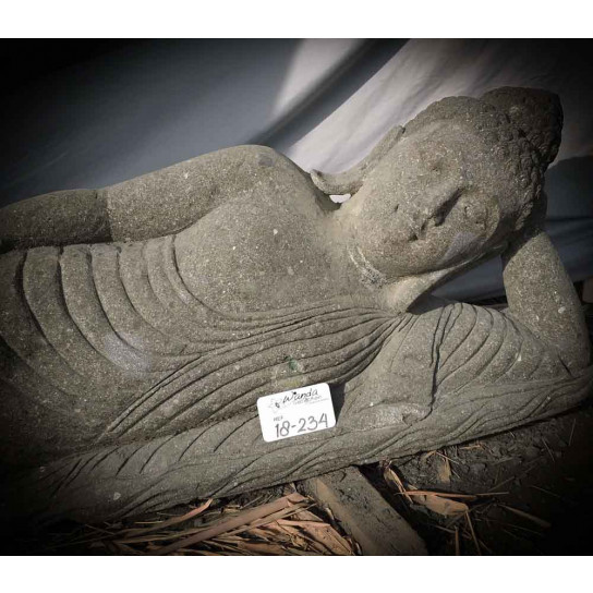 Statue bouddha allongé en pierre massive volcanique 1m55