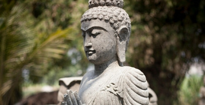 Statues en pierre, Bouddha, Tiki, Ganesh, ...